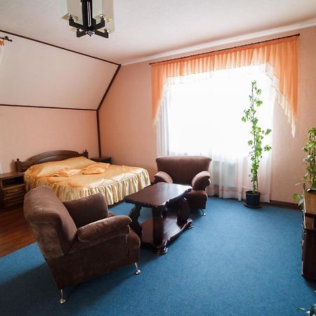 Hotel On Khmelnytskogo 8 Kharkov Ngoại thất bức ảnh