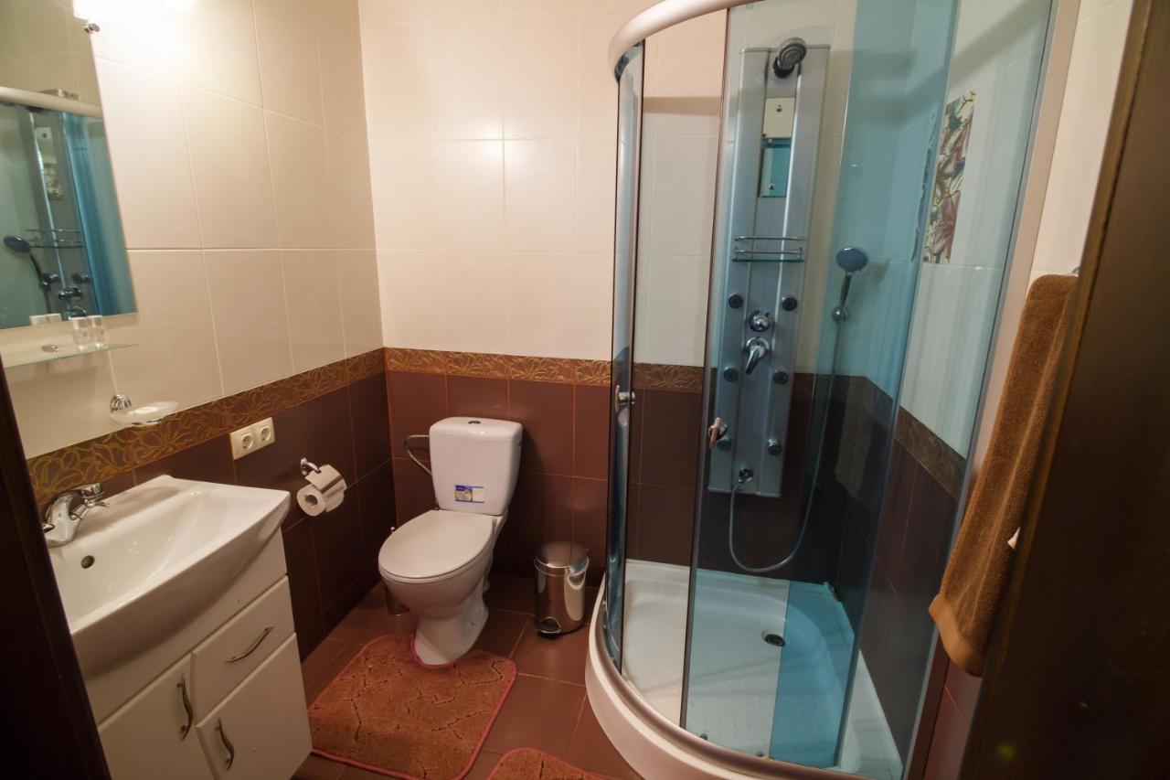 Hotel On Khmelnytskogo 8 Kharkov Ngoại thất bức ảnh
