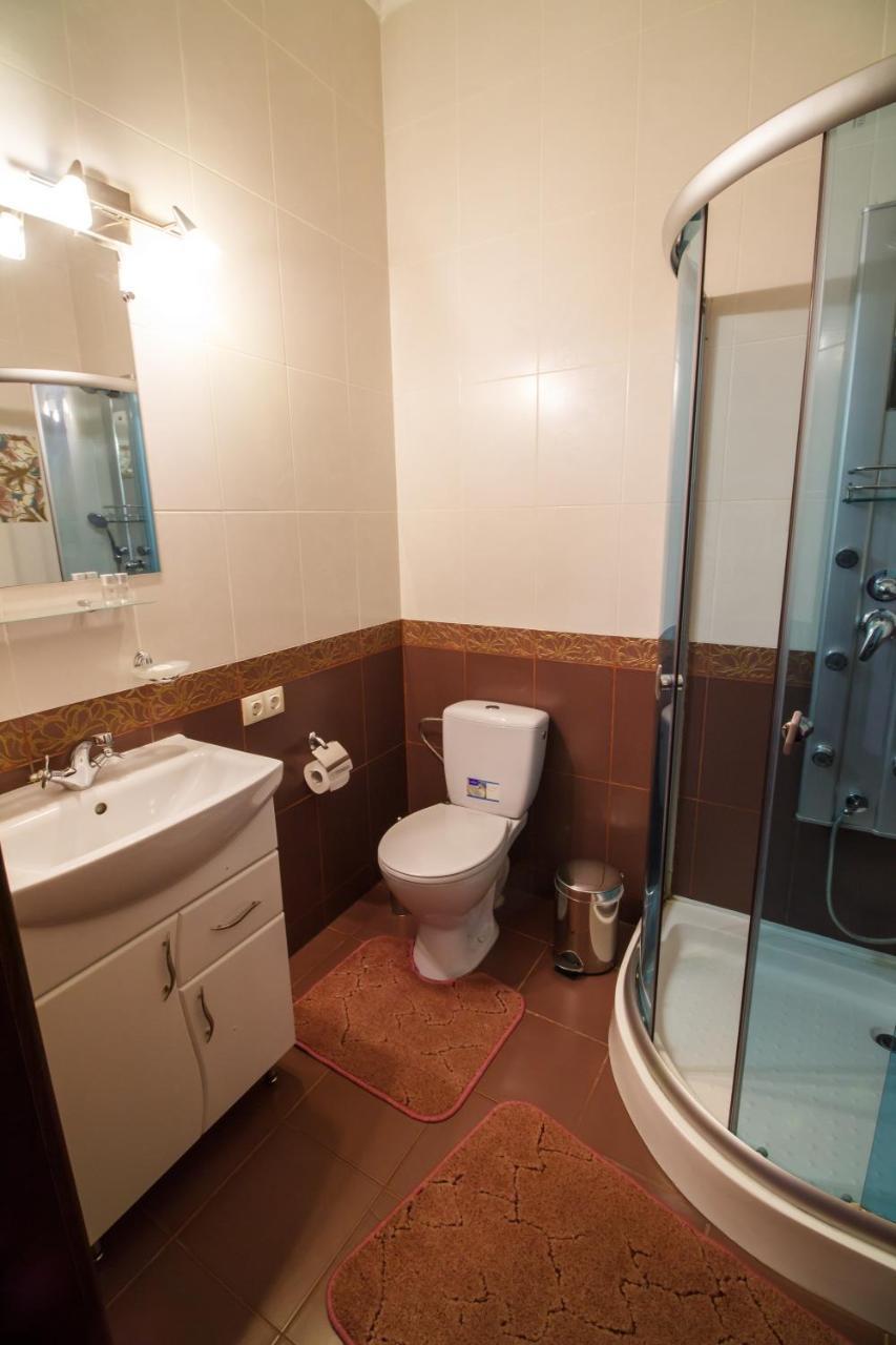 Hotel On Khmelnytskogo 8 Kharkov Ngoại thất bức ảnh