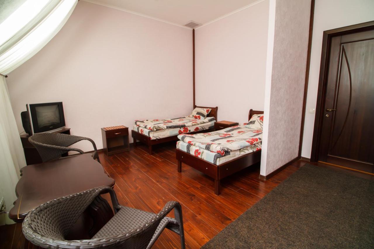 Hotel On Khmelnytskogo 8 Kharkov Ngoại thất bức ảnh